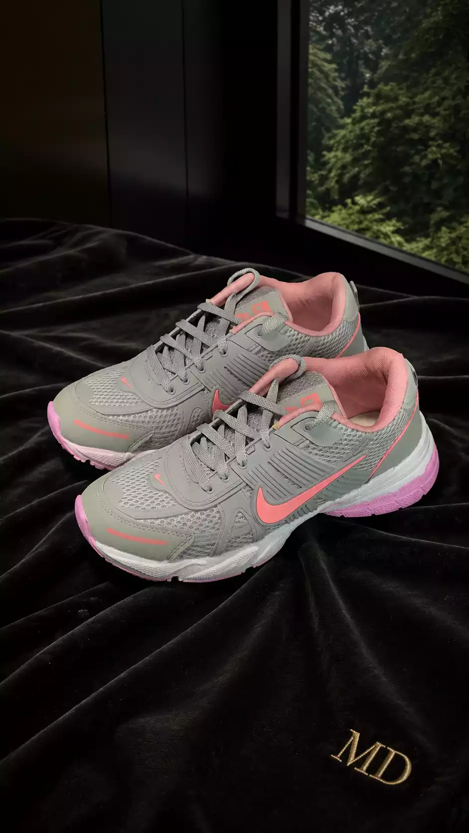 کفش کتونی زنانه طوسی V2K NIKE
